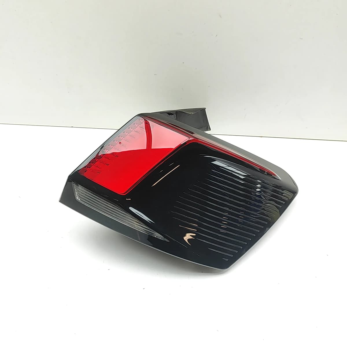 PEUGEOT 3008 MK2 SUV P84 Rear Right Tail Light 9810477080 RHD 2024 32981727