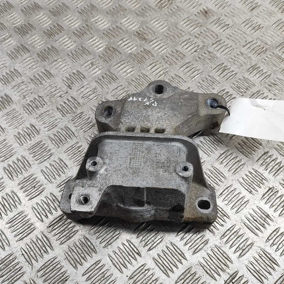 MERCEDES-BENZ SPRINTER 3,5-t Van 907, 910 Left Side Engine Mount A9102410300