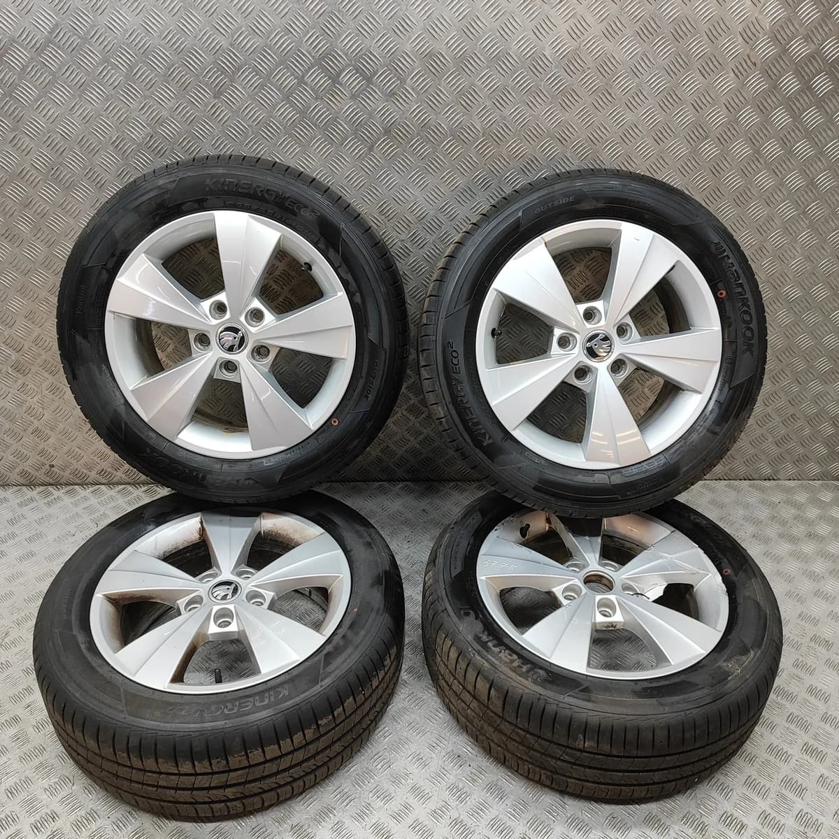 SKODA OCTAVIA MK3 Combi 5E5 Alloy Wheel Set 5E0601025BE 2.0 Diesel 33065288