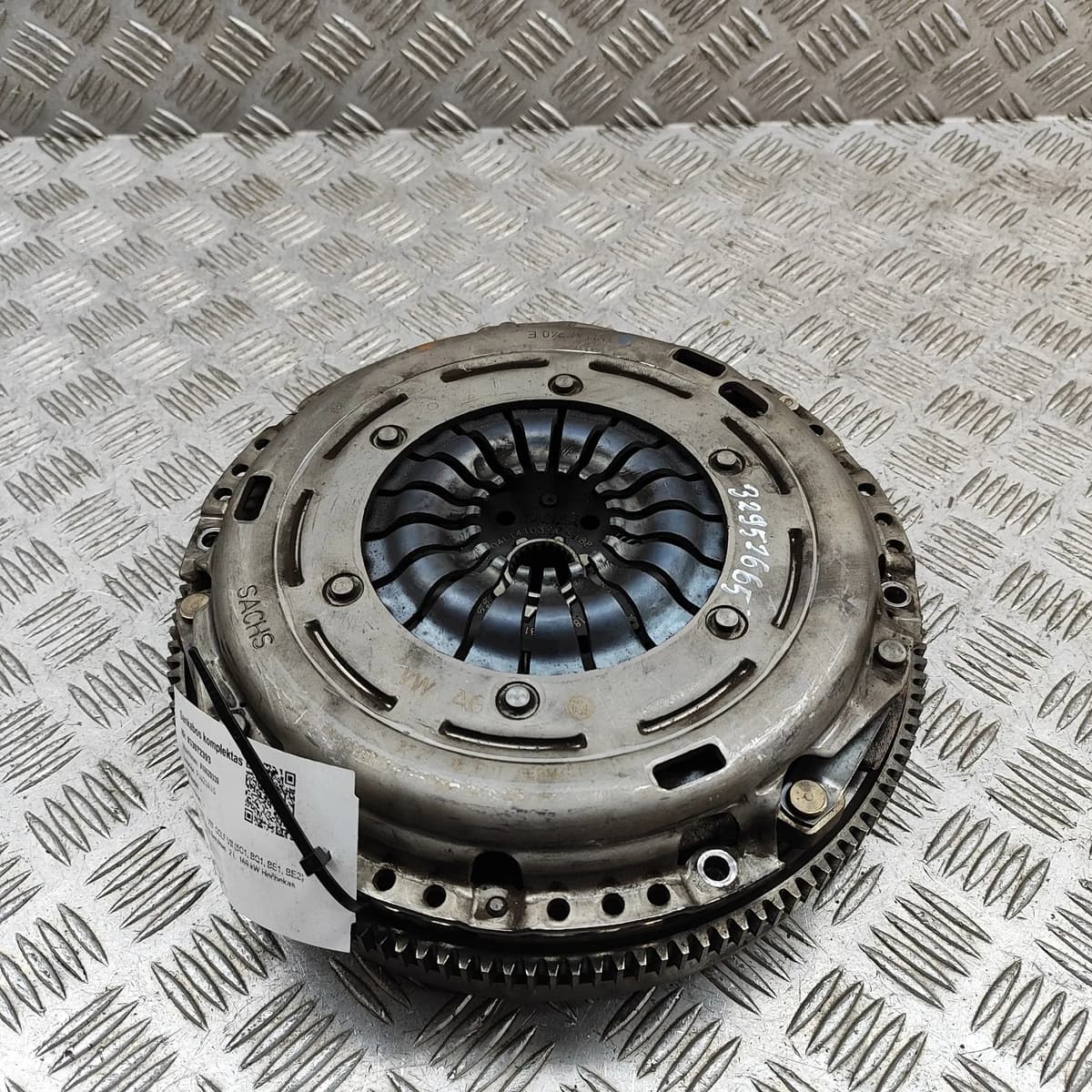 VW GOLF MK7 5G1, BQ1, BE1, BE2 Clutch Kit 06K141025A 2.0 Petrol 169kw 33072393
