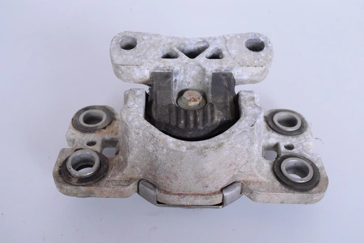 JAGUAR E-PACE X540 Left Side Engine Mount EJ32-7M121-AD 2.0 Diesel 33093006