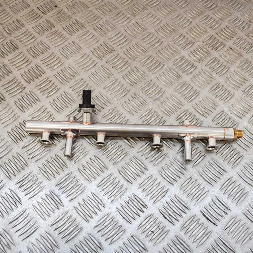 AUDI A4 Fuel Rail B9 2.0 TFSI 185kw 06K133317G 2017