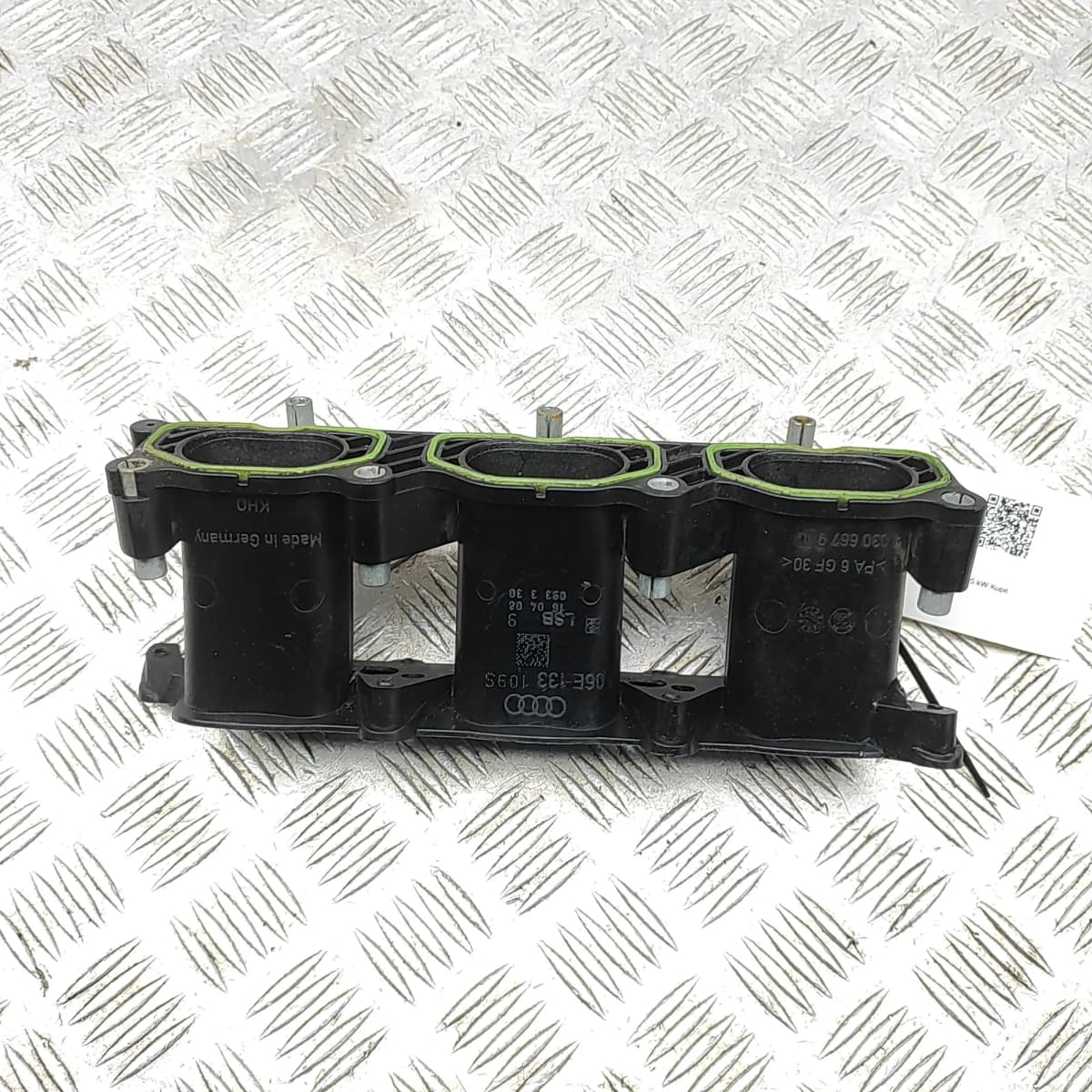 AUDI A5 8T MK1 Left Intake Manifold 06E133109S 3.2 Petrol 195kw 2008 35639110