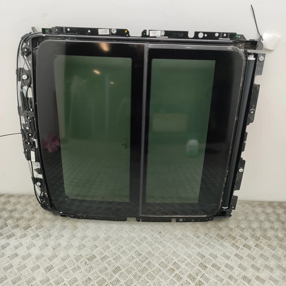BMW X6 G06 Sunroof 30029599 3.0 Petrol 250kw 2025 36009042