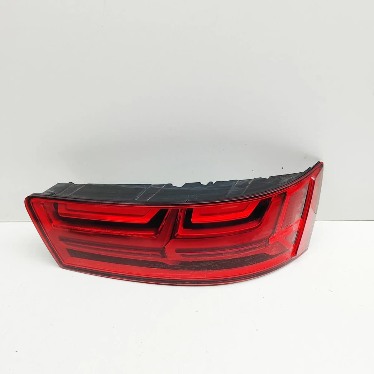 AUDI Q7 4M MK2 Rear Right Tail Light 4M0945094C RHD 2016 33987099