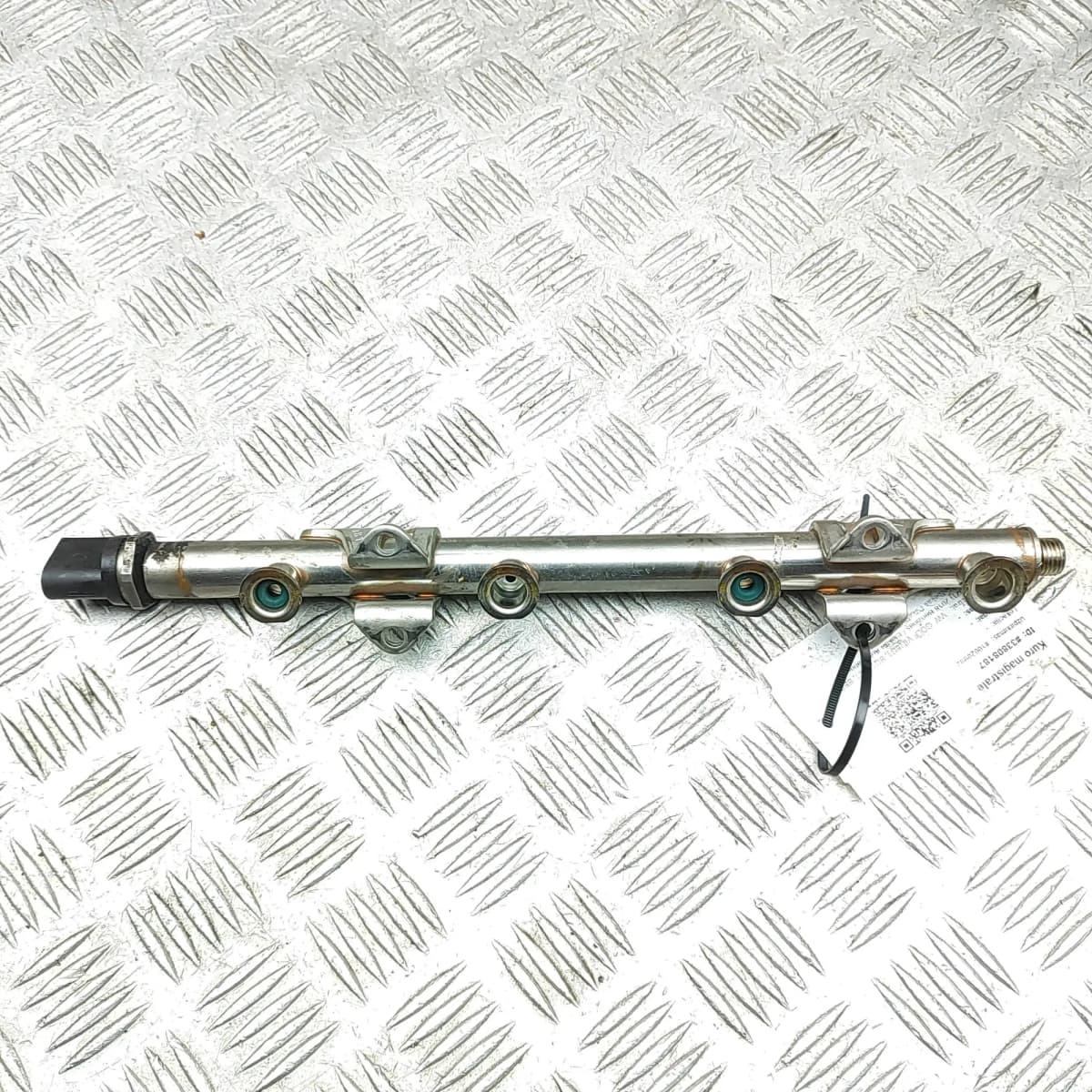 VW GOLF MK7 5G1, BQ1, BE1, BE2 Fuel Rail 04E133320D 33808187