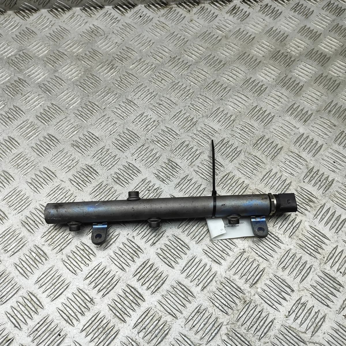 MERCEDES-BENZ E Coupe C207 Right Fuel Rail A6420703095 3.0 Diesel 195kw 2012