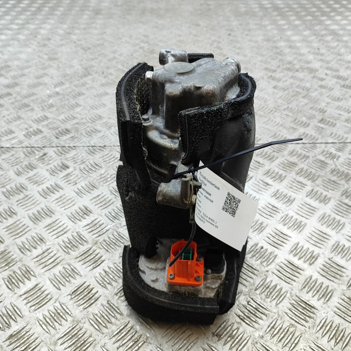 TESLA MODEL 3 Air Condition A/C Pump 1088198-00-N Electricity 324kW 2021