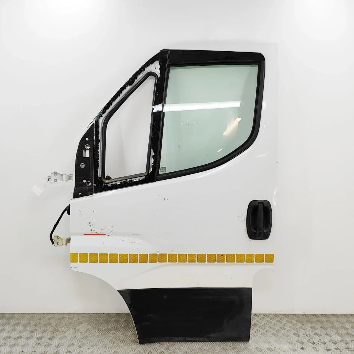 IVECO DAILY MK6 Flatbed Front Left Door 5801489558 2.3 Diesel 100kw 32099618