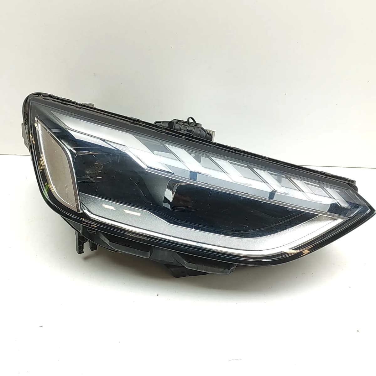 AUDI A4 8W2, B9 Front Right Headlight 8W0941034E 2.0 Petrol 110kw 2020 34502647