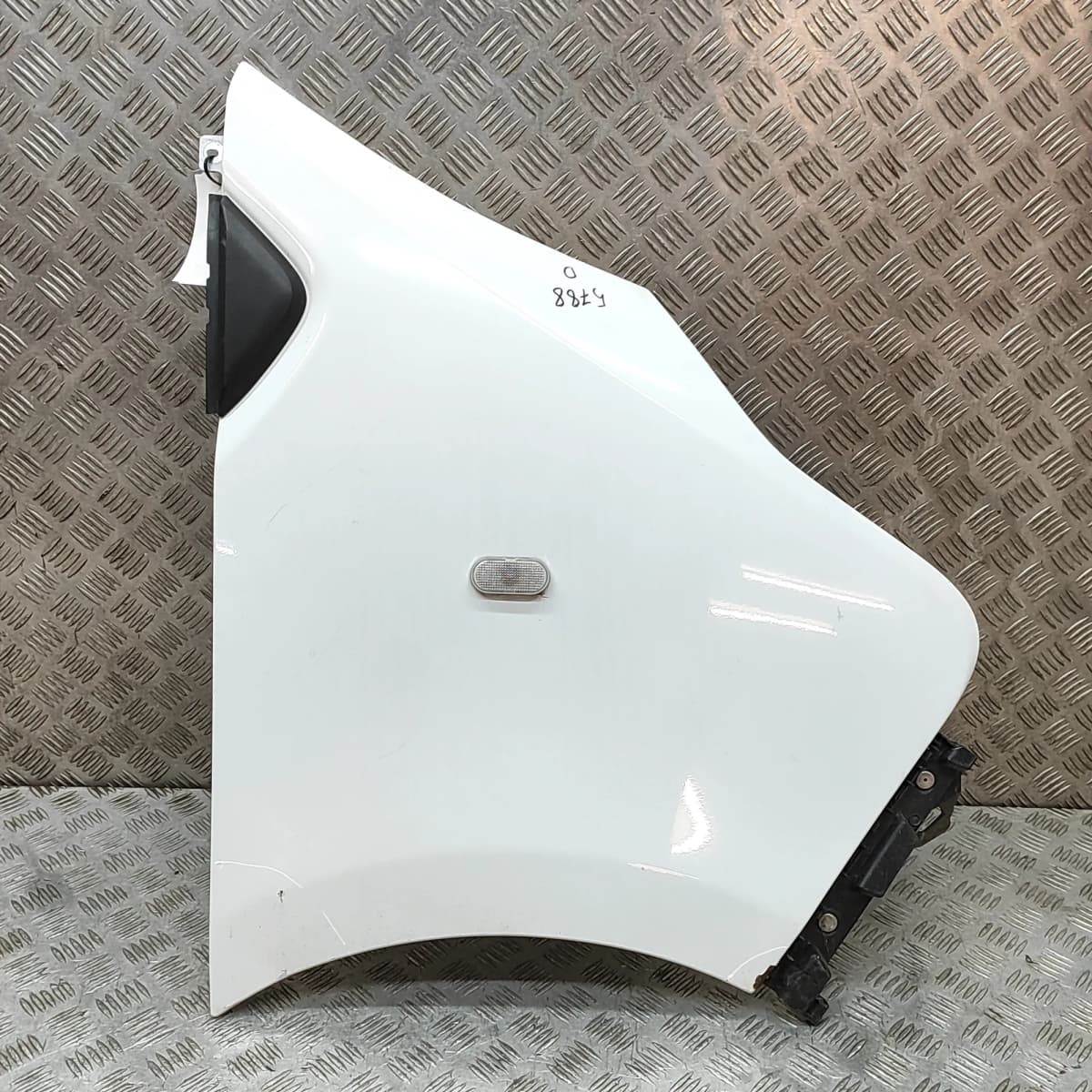 OPEL VIVARO Furgon Front Right Fender 93455813 1.6 Diesel 85kw 2018 33107621