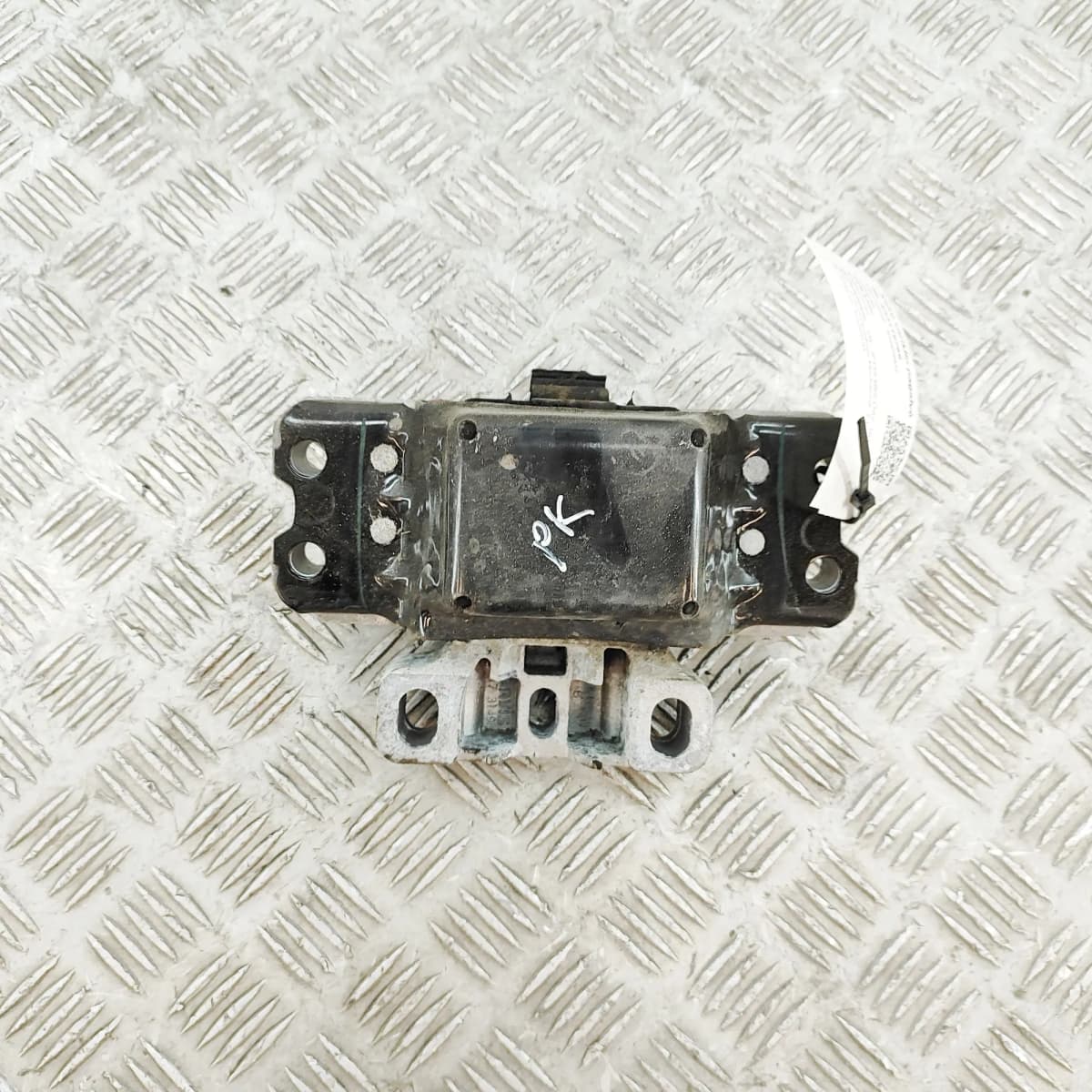 VOLKSWAGEN JETTA MK6 5C6 Left Side Engine Mount 1K0199555CC 2.0 Diesel 81kW 2015