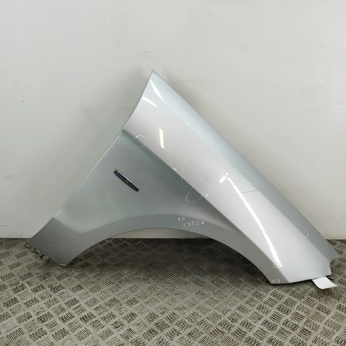 MERCEDES-BENZ M W166 Front Right Fender A1668800506 3.0 Diesel 190kW 2012
