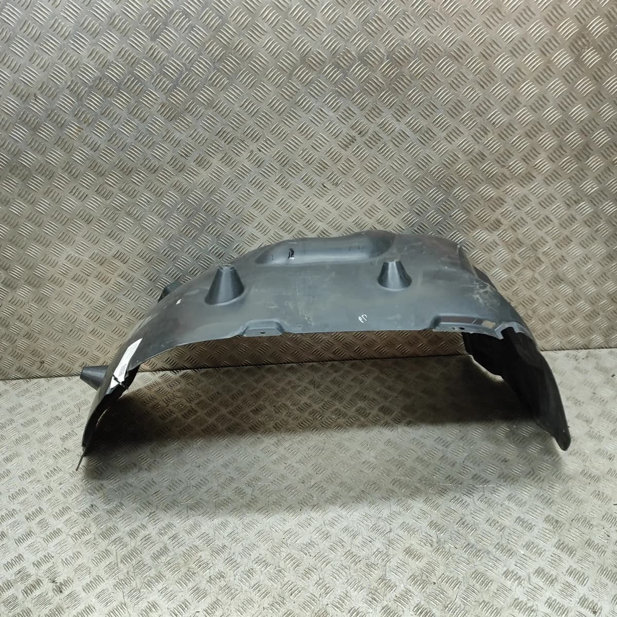 VW AMAROK 2H, S1B Front Right Arch Liner 2H0809962B 2.0 Diesel 132kw 33380892