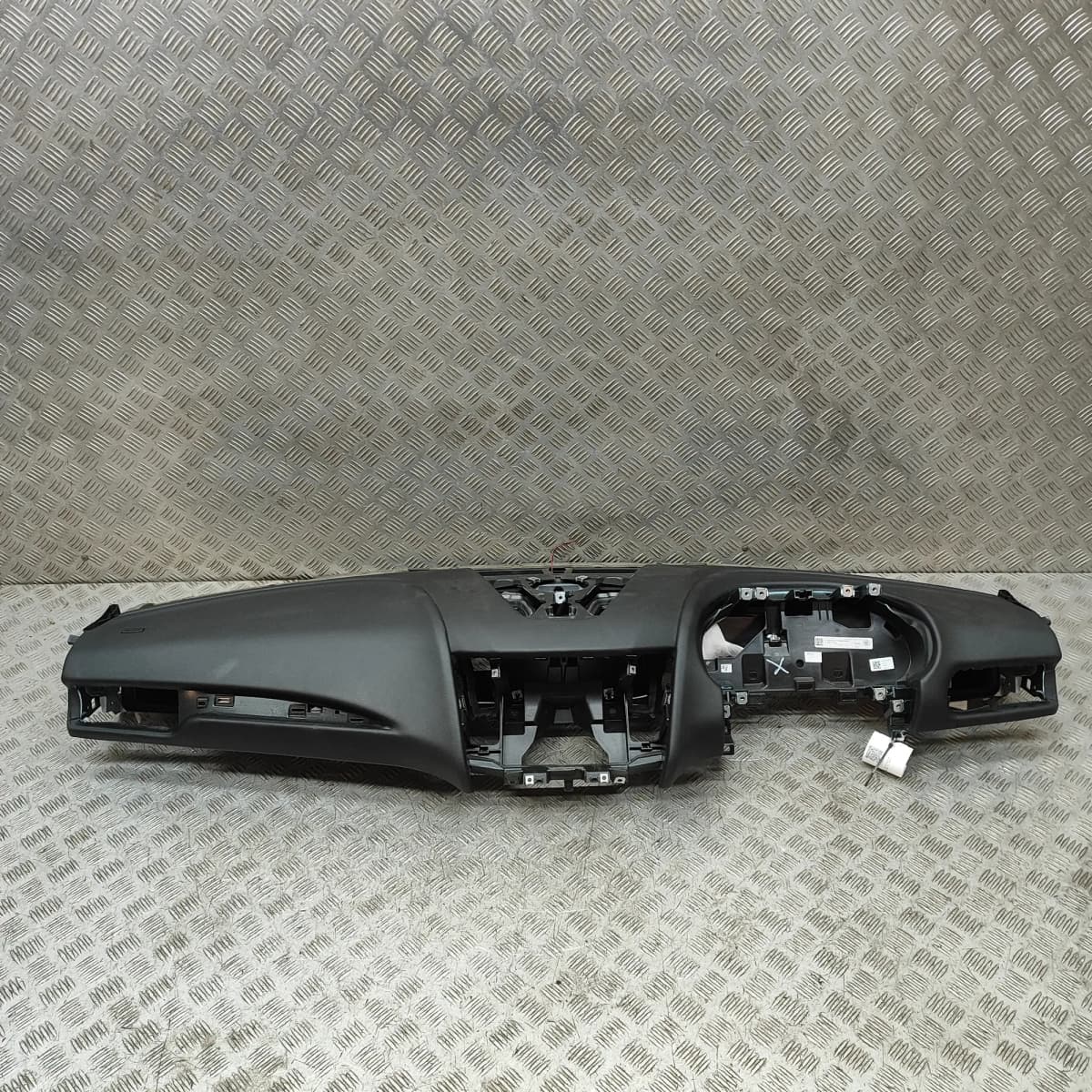 MASERATI LEVANTE SUV M161 Dashboard 670043346 RHD 2019 33514511