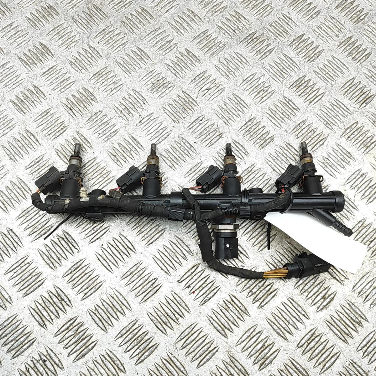 AUDI A3 8V MK3 Fuel Rail 06K133681C 2.0 Petrol 221kW 2015 33514533