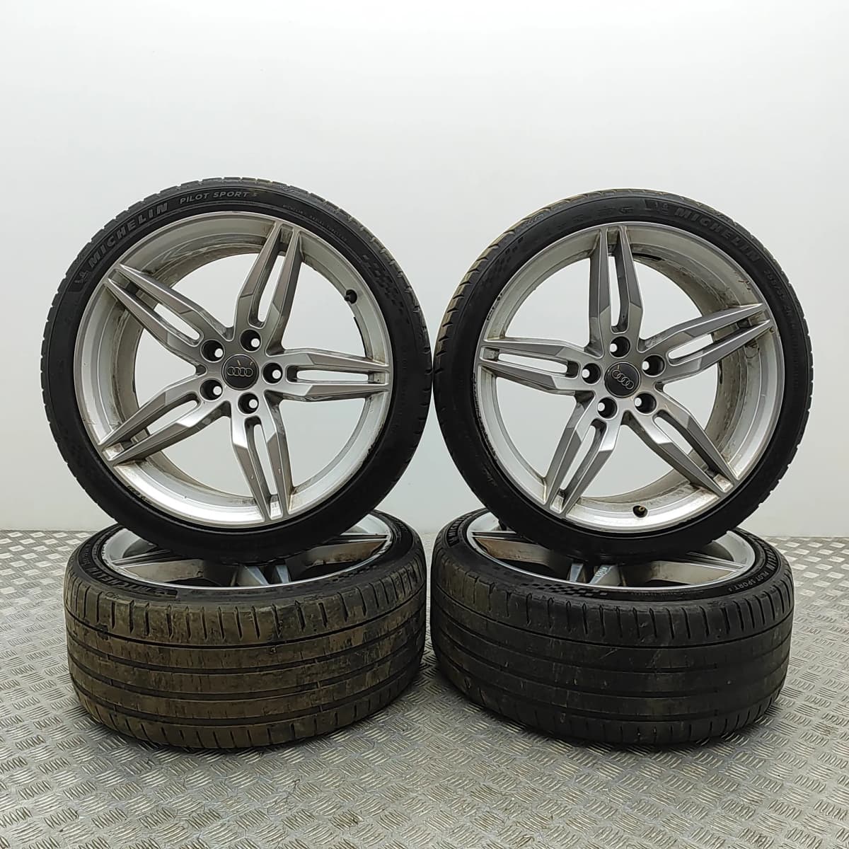 AUDI A5 Sportback F5A Alloy Wheel Set 8W0801025AM 33530375