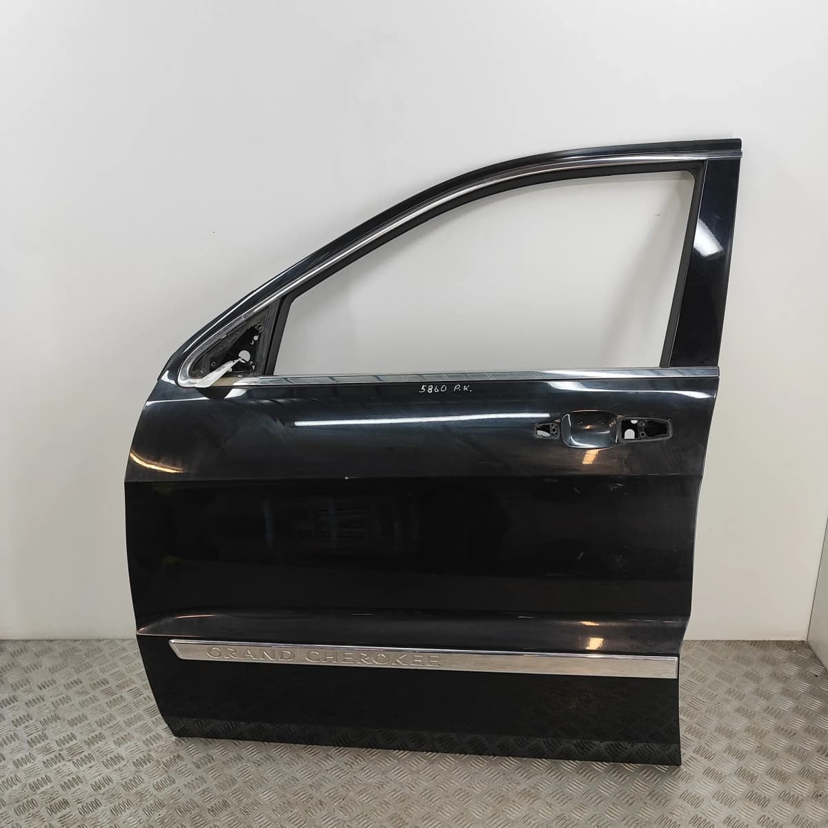 JEEP GRAND CHEROKEE MK4 WK, WK2 Front Left Door K55113639AK 3.0 Diesel 33560052