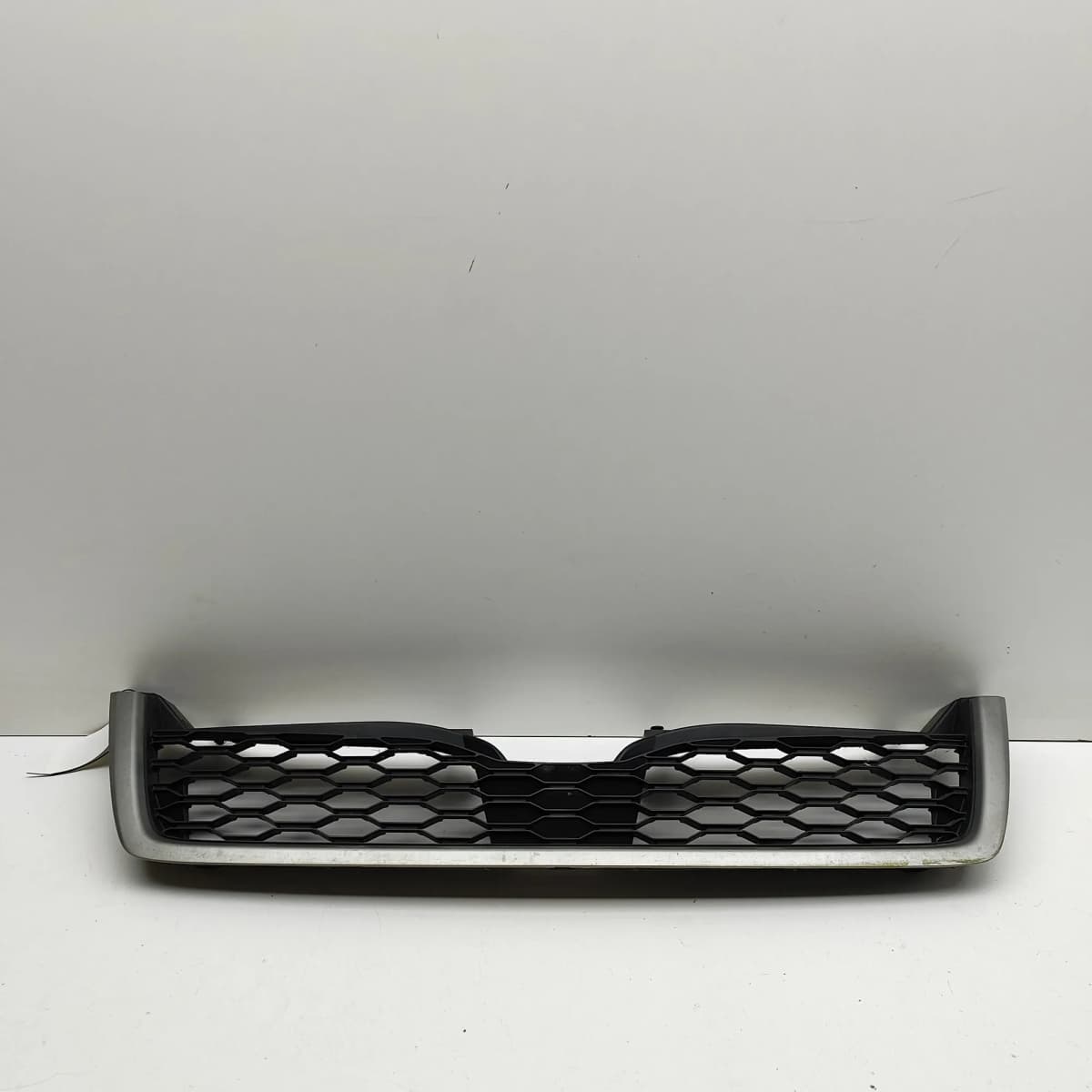 SUBARU FORESTER SJ MK4 Radiator Grille 91122-SG060 2.0 Diesel 108kW 2014