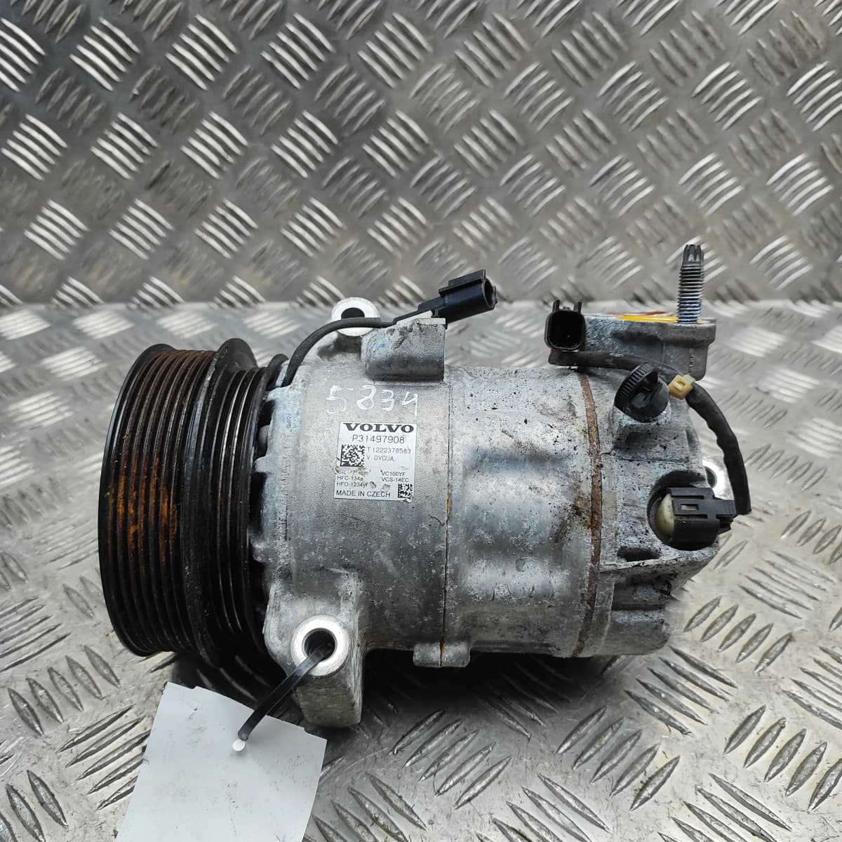 VOLVO V60 MK2 225, 227 Air Condition A/C Pump 31497908 33598263
