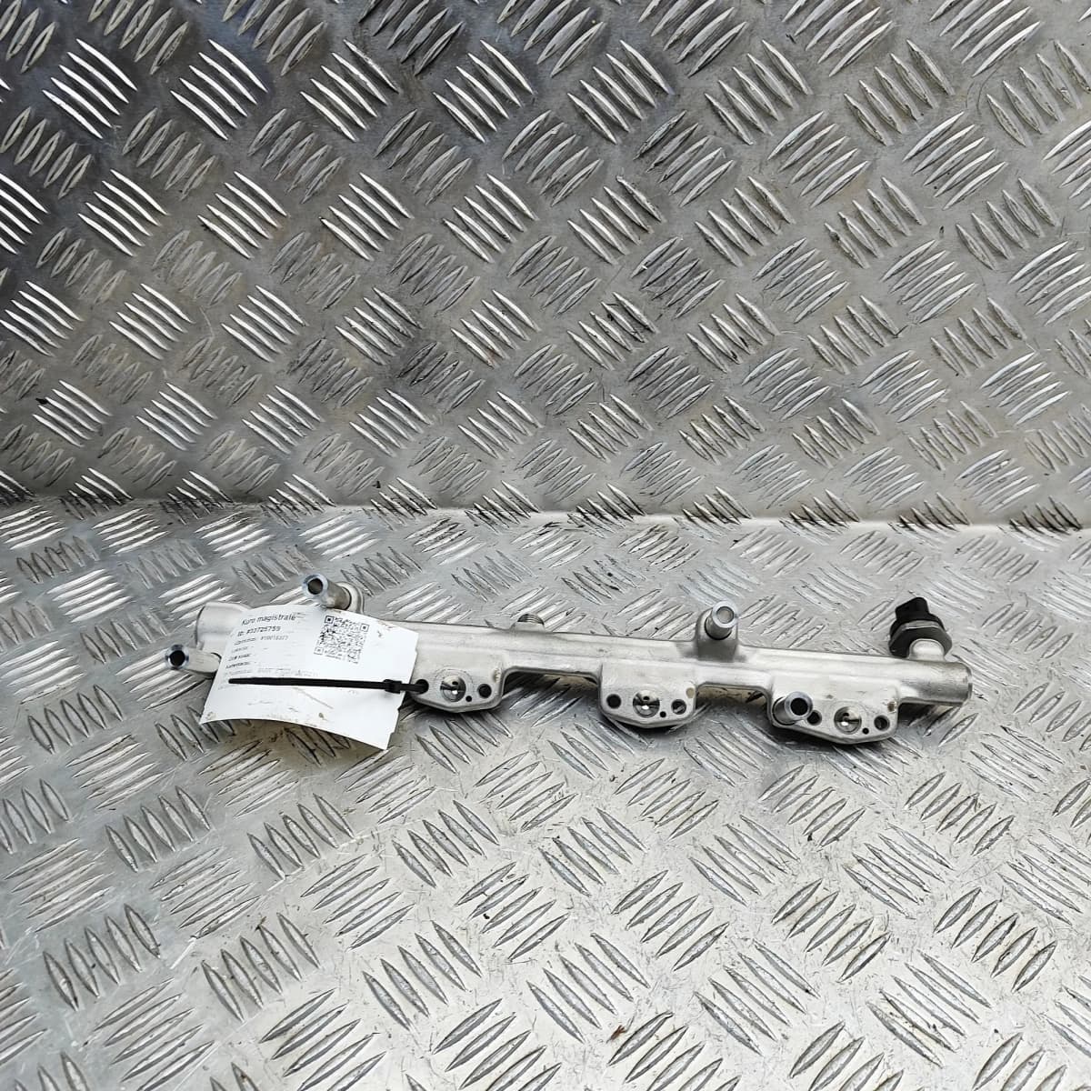 BMW 3 Touring G21 Fuel Rail 8665633 2.0 Hybrid 215kW 2020 33725759