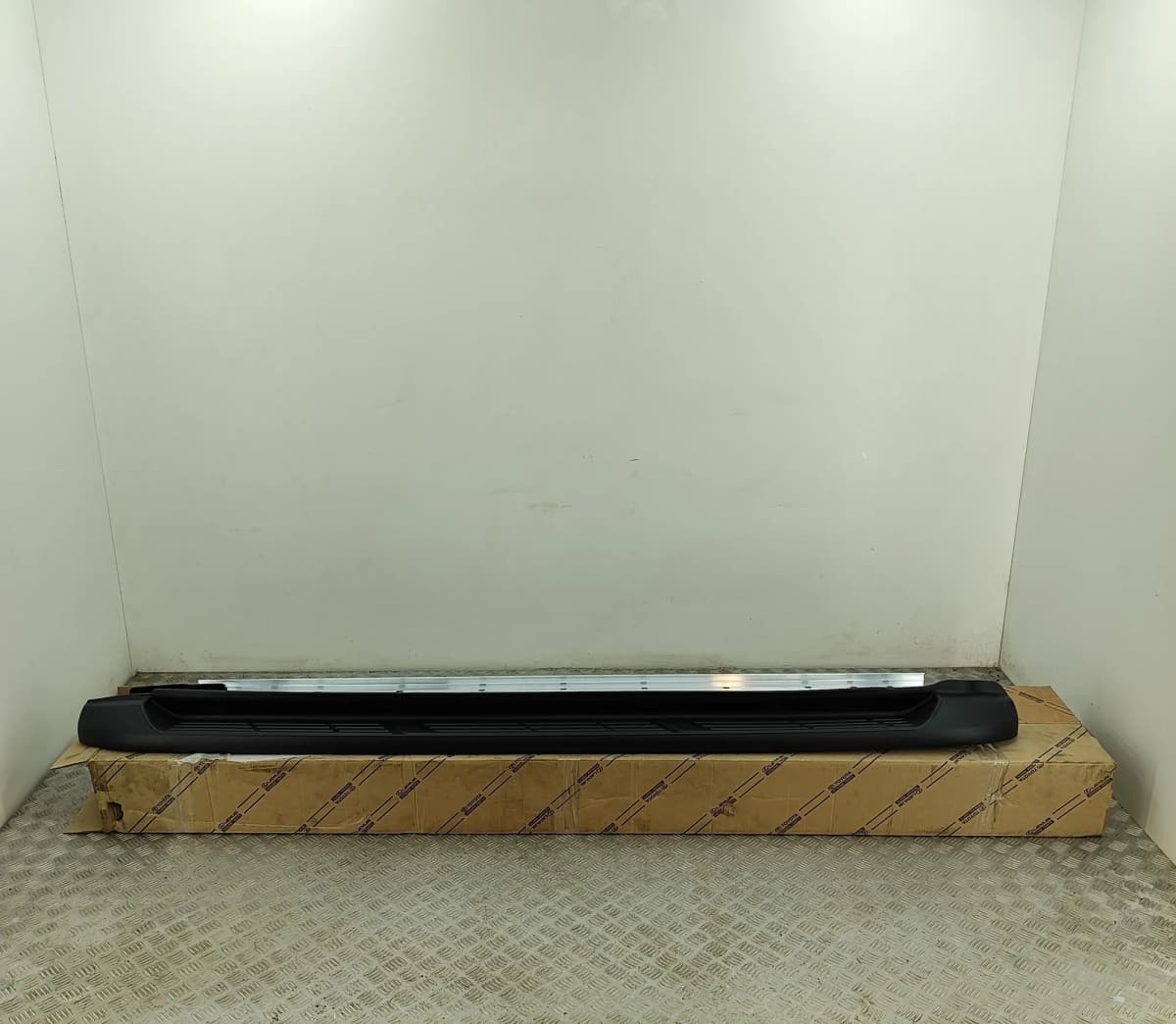 TOYOTA HILUX MK8 Pick-up N1 Left Side Sideskirt 51772-0K360 2.8 Diesel 33733911