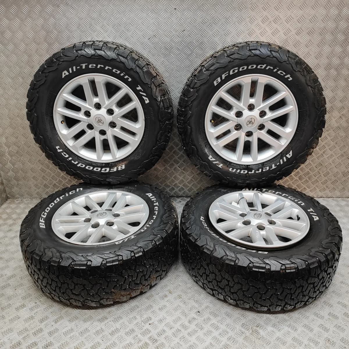 TOYOTA HILUX MK7 Pick-up N1, N2, N3 Alloy Wheel Set 42611-0KE50 33787967