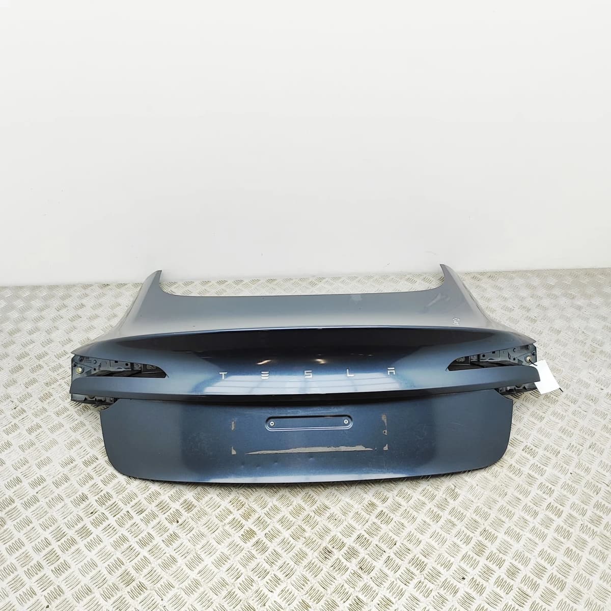 TESLA Model 3 Higland Tailgate Bootlid 1714928-EC-B Electricity 208kW 2025