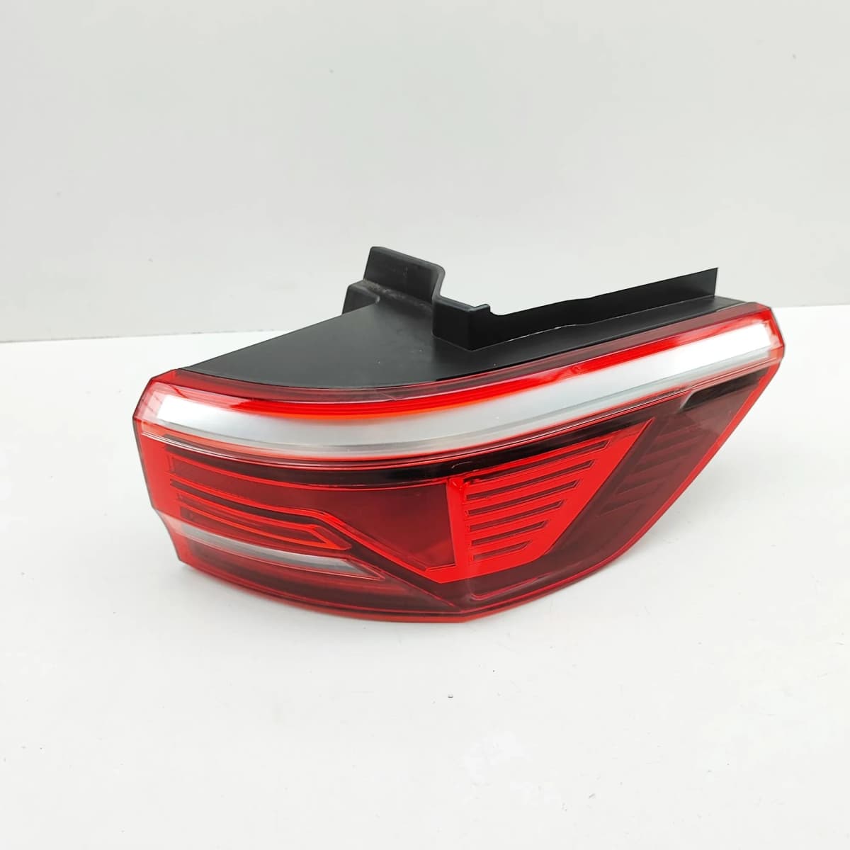 VOLKSWAGEN MULTIVAN T7 Rear Right Tail Light 7T0945096D RHD 2025 34573859