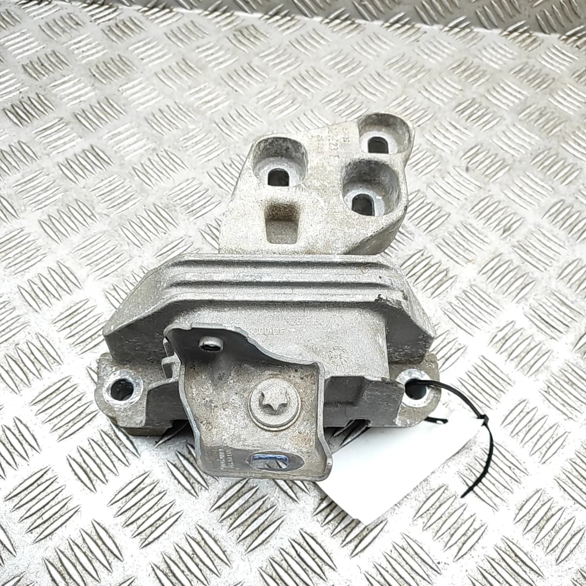 MERCEDES-BENZ CLA Coupe C117 Left Side Engine Mount A2462400617 36602186