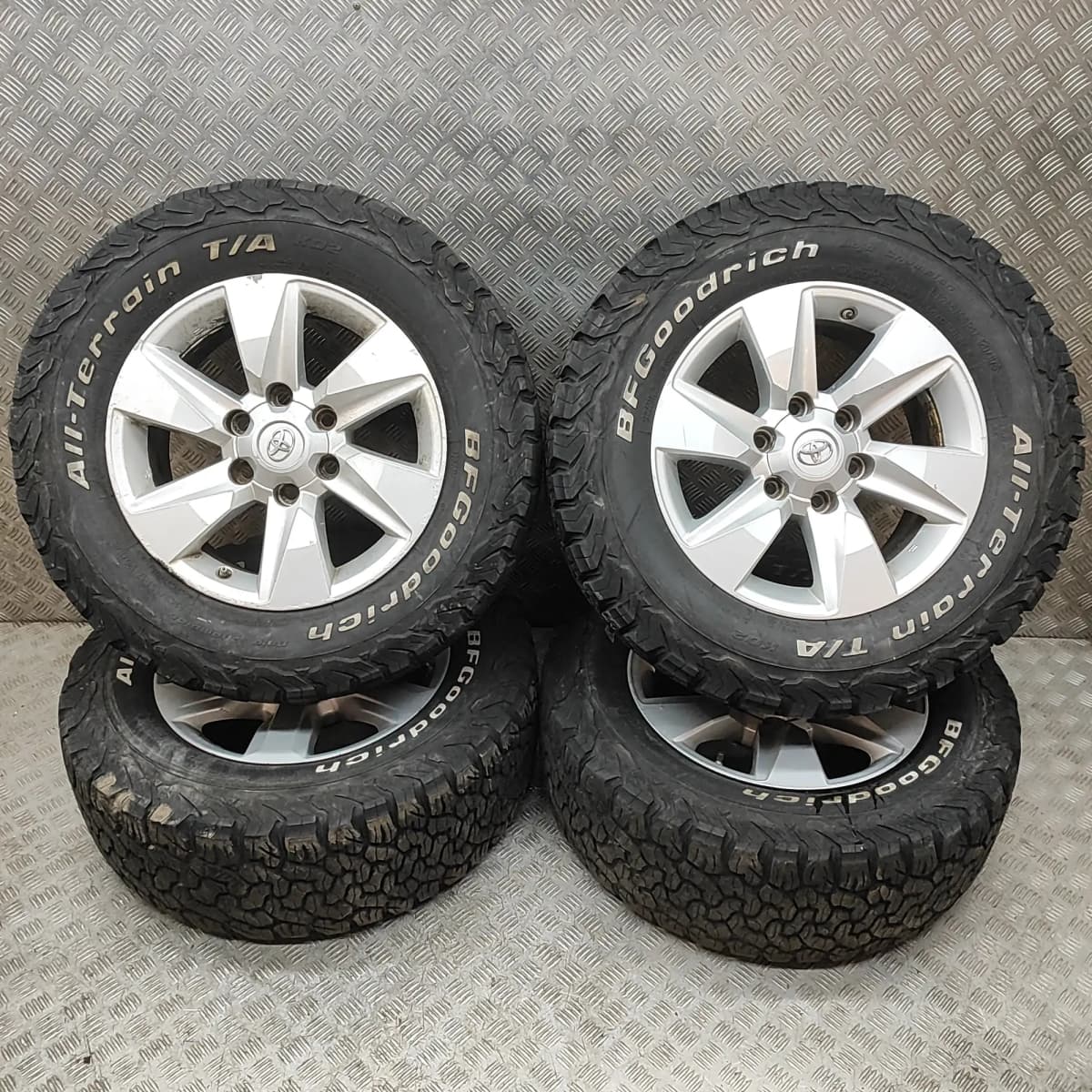 TOYOTA LAND CRUISER J150 Alloy Wheel Set 42611-60D60 2.8 Diesel 130kw 33790375