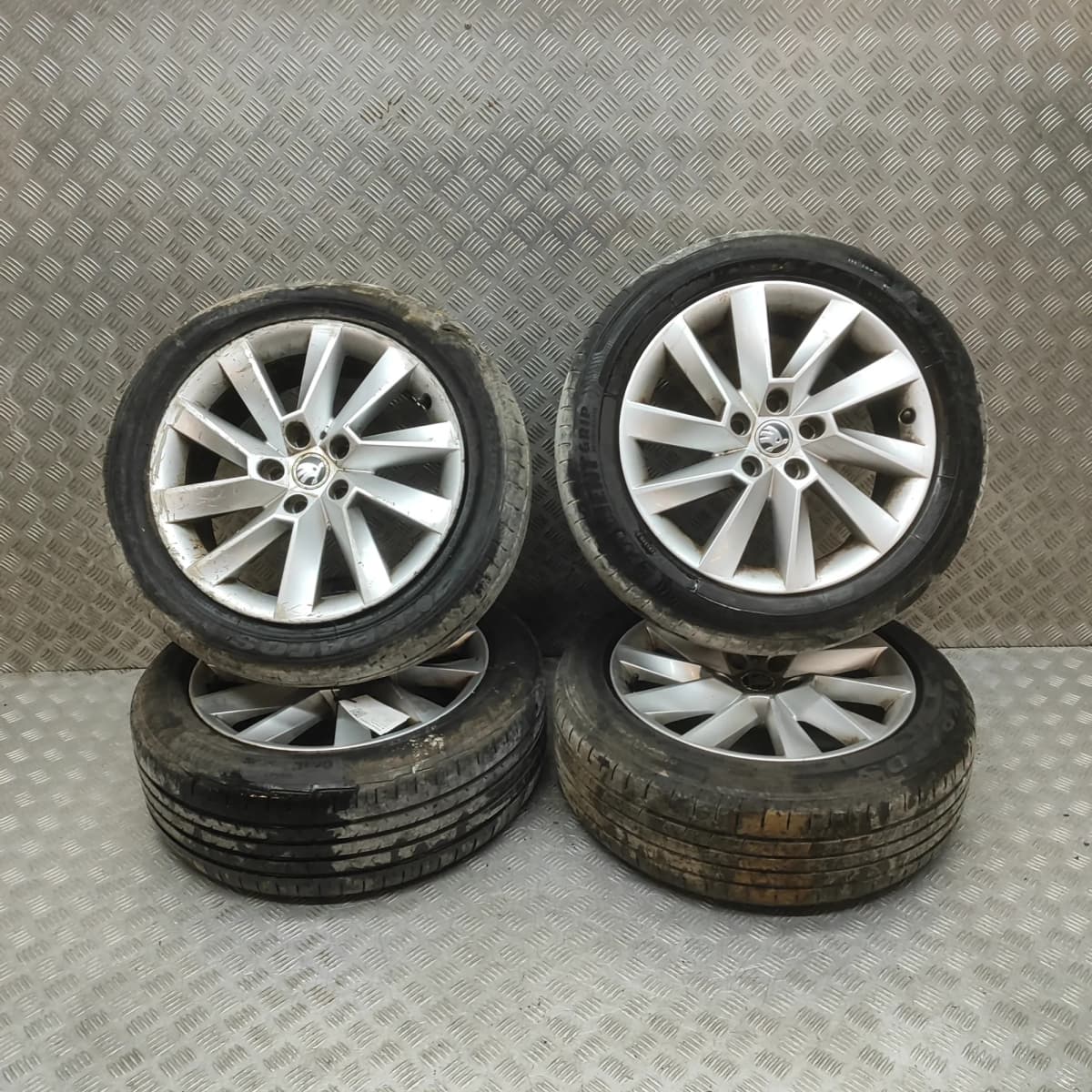 SKODA SUPERB Mk3 3V Alloy Wheel Set R17 3V0601025C 2.0d 110kw 2017 33921552