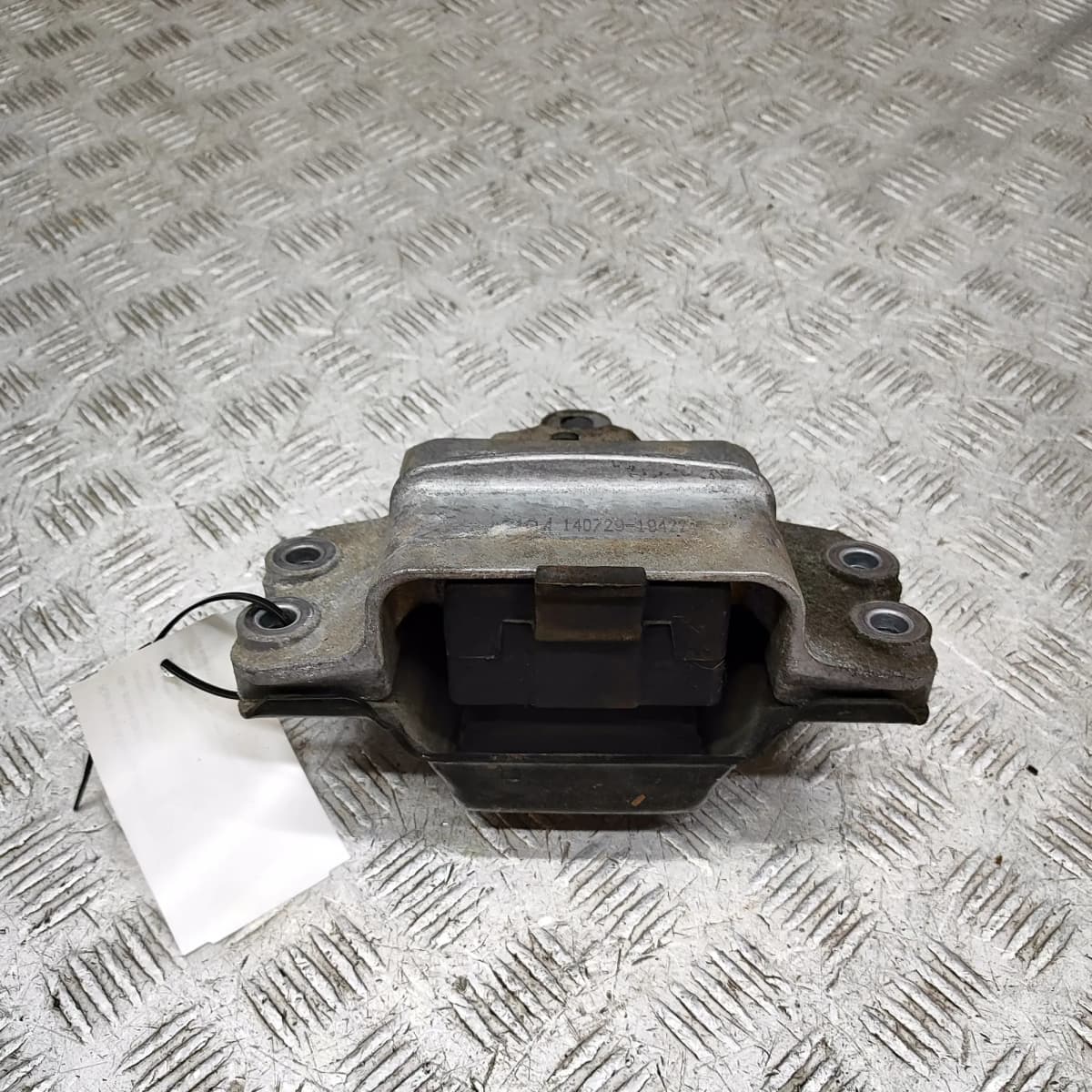 VW CC 358 Left Side Engine Mount 3C0199555AE 2.0 Diesel 130kw 2014 36642892