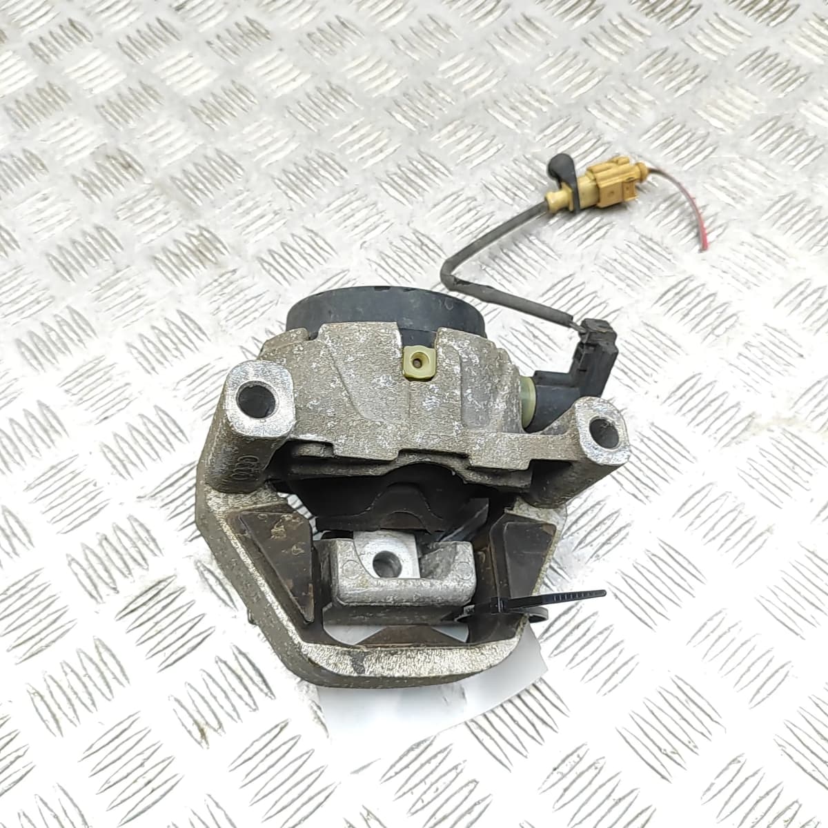 AUDI A6 Avant C7 Left Side Engine Mount 4G0199381NE 35120771
