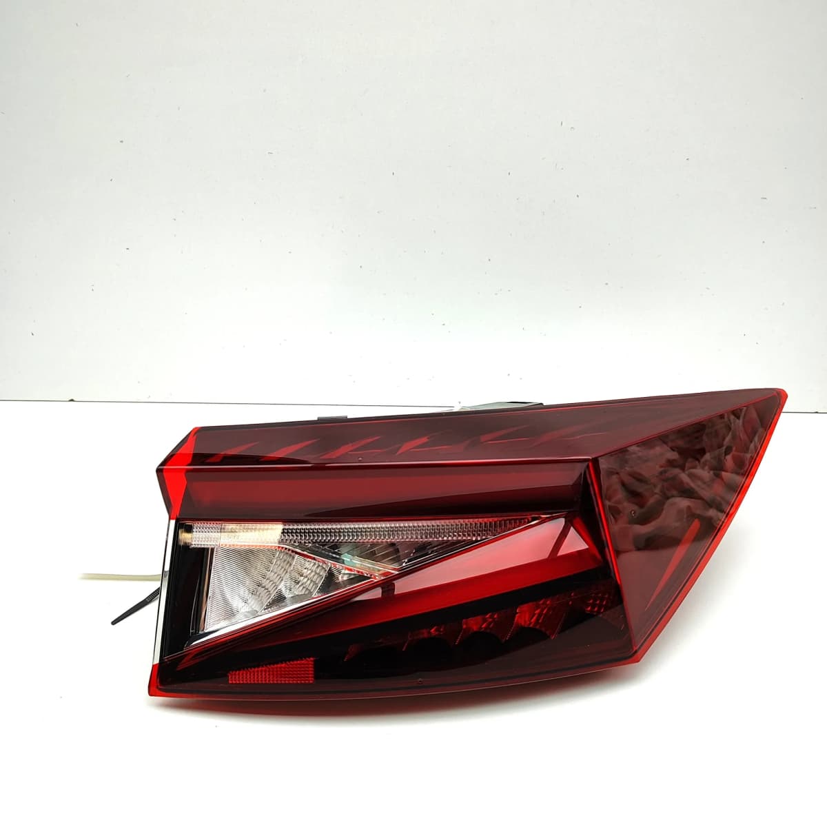 SKODA ENYAQ iV SUV Rear Right Tail Light 5LA945208 RHD 2023 36191739