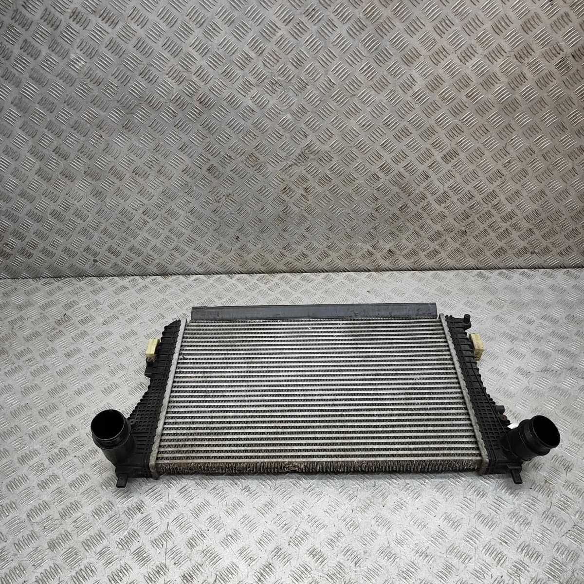 VW CC 358 Intercooler Radiator 3C0121345AM 2.0 Diesel 130kw 2014 36642884