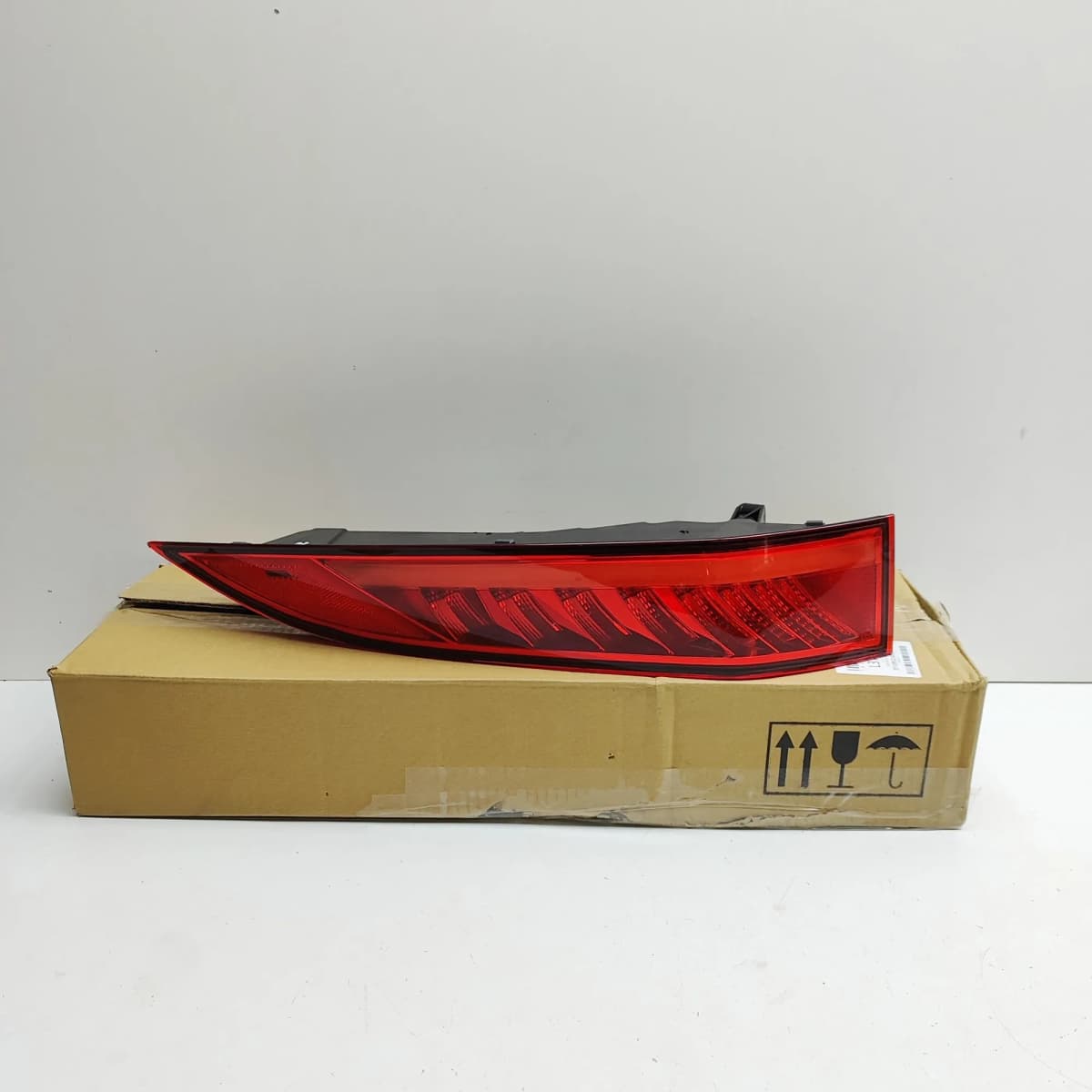 JAGUAR F-PACE X761 Rear Right Tail Light HK83-13404-AH 2015 35678077