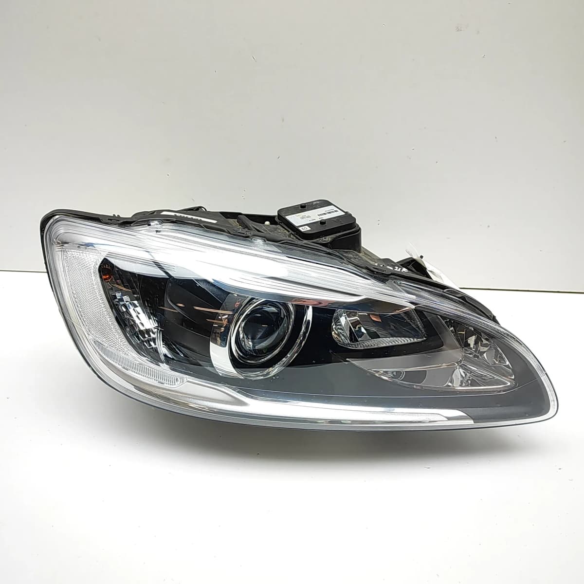 VOLVO S60 MK2 Front Right Headlight 31698821 RHD 2.0 Diesel 88kw 2017 35106552
