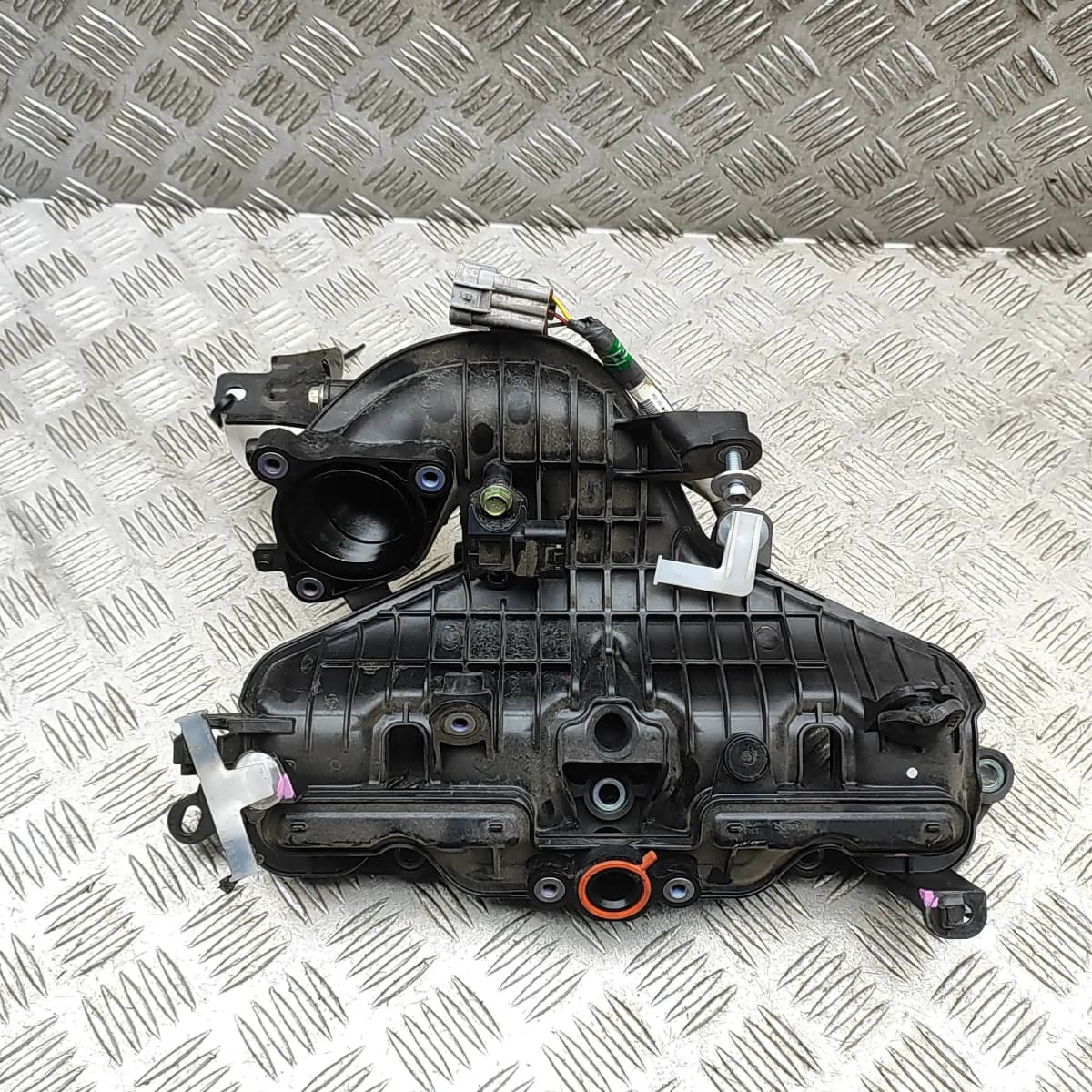 TOYOTA YARIS P13 Intake Manifold 17120-21060 1.5 Petrol / electricity 34023929