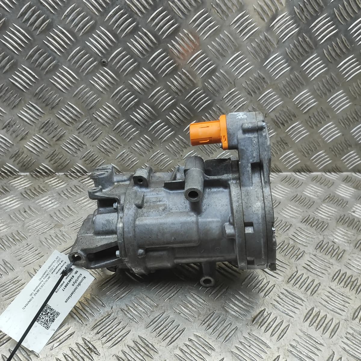 MERCEDES-BENZ EQAH243 Air Condition A/C Pump A0008304404 Electricity 140kW 2022