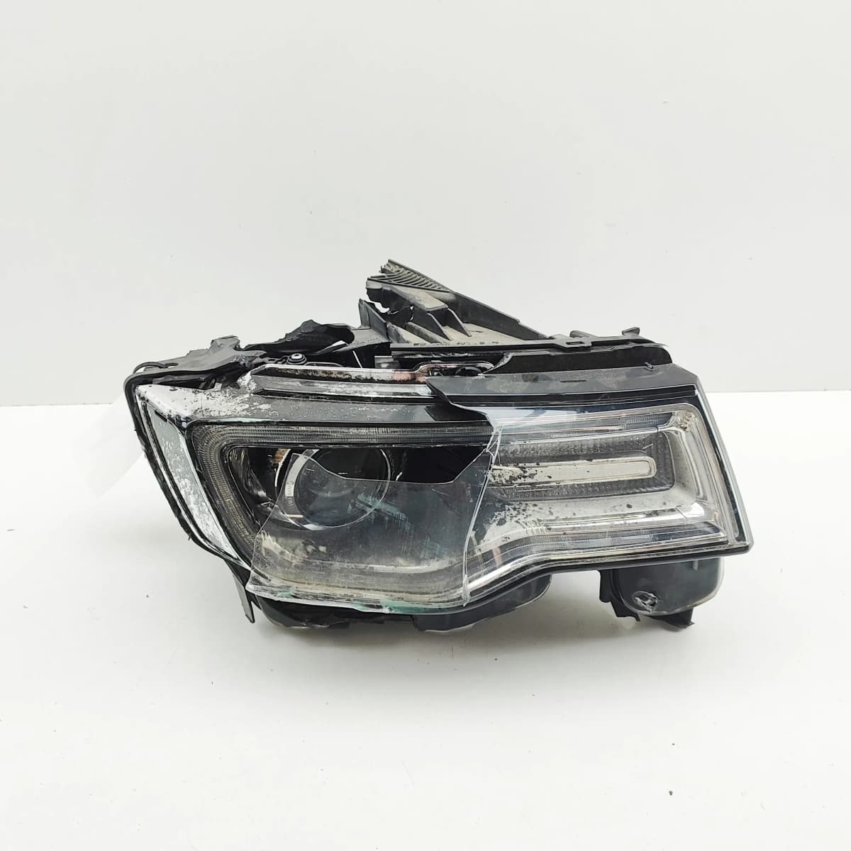 JEEP GRAND CHEROKEE MK4 WK2 Front Right Headlight 68111036AF 35715891