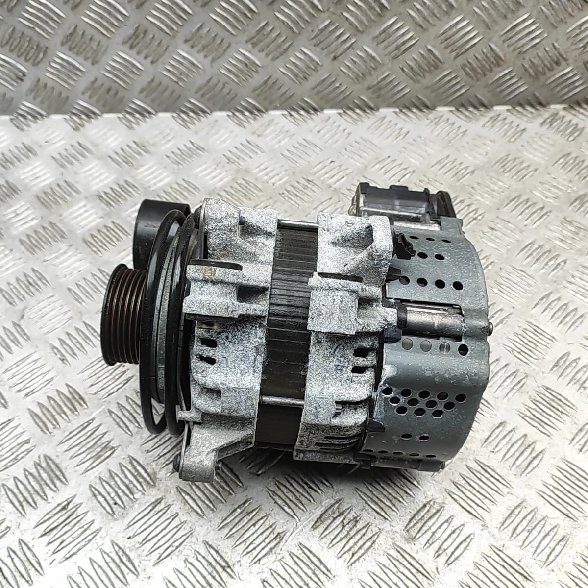 VOLVO V60 MK2 Alternator Generator 32301041 2.0 Hybrid 220kW 2022 34021129