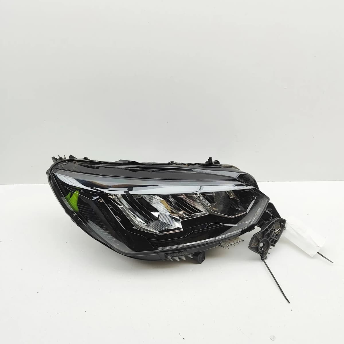 PEUGEOT 2008 MK2 P24 Front Right Headlight 9833036080 RHD 2023 34832577