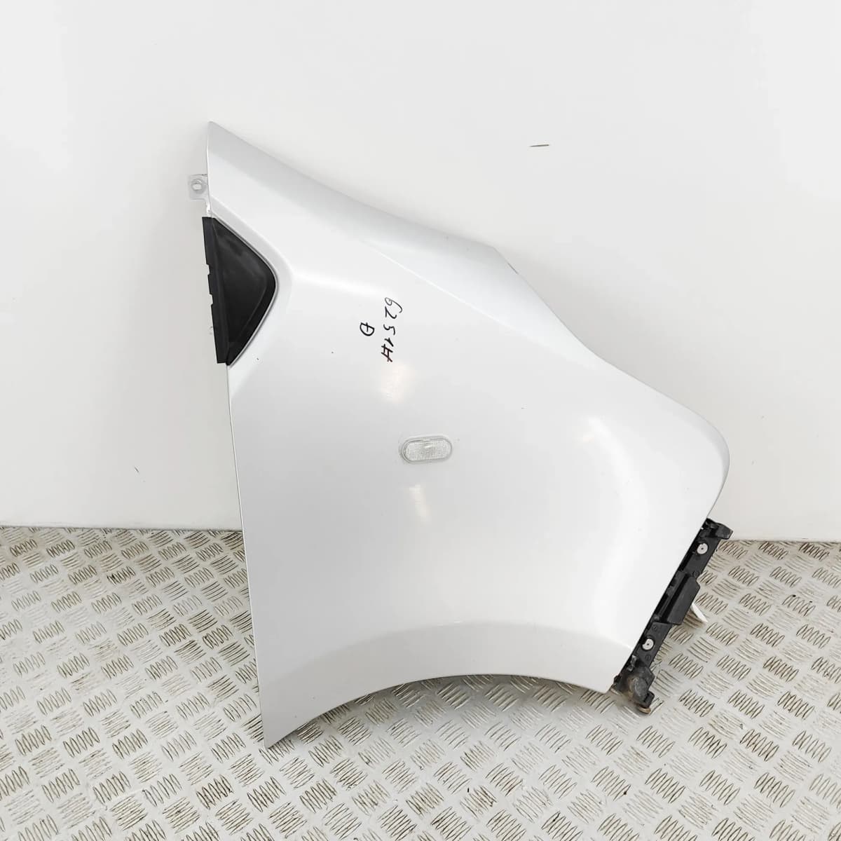 OPEL VIVARO Furgon Front Right Fender 95517450 1.6 Diesel 85kw 2016 35673976