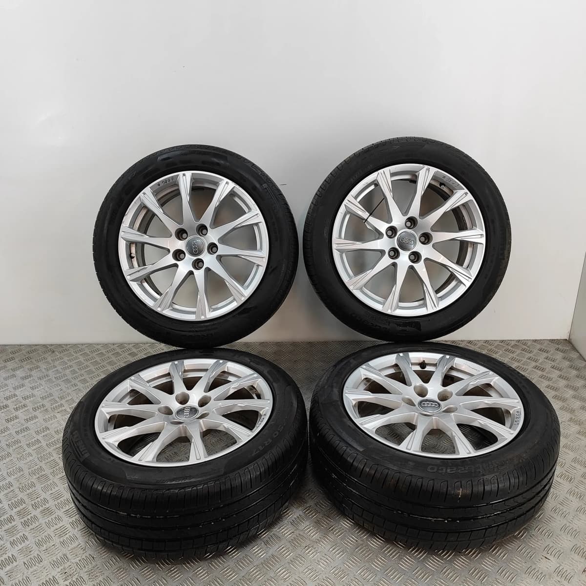 AUDI A4 B9 Alloy Wheel Set 8W0601025C 2.0 Petrol 140kw 2015 34843823