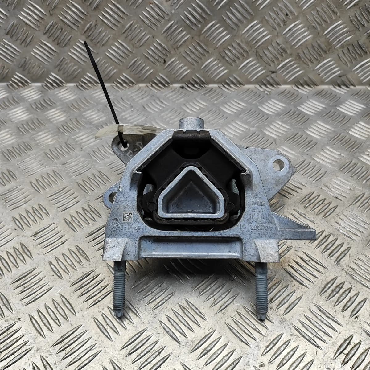 PEUGEOT 208 Mk2 Right Side Engine Mount 9826533880 36085277