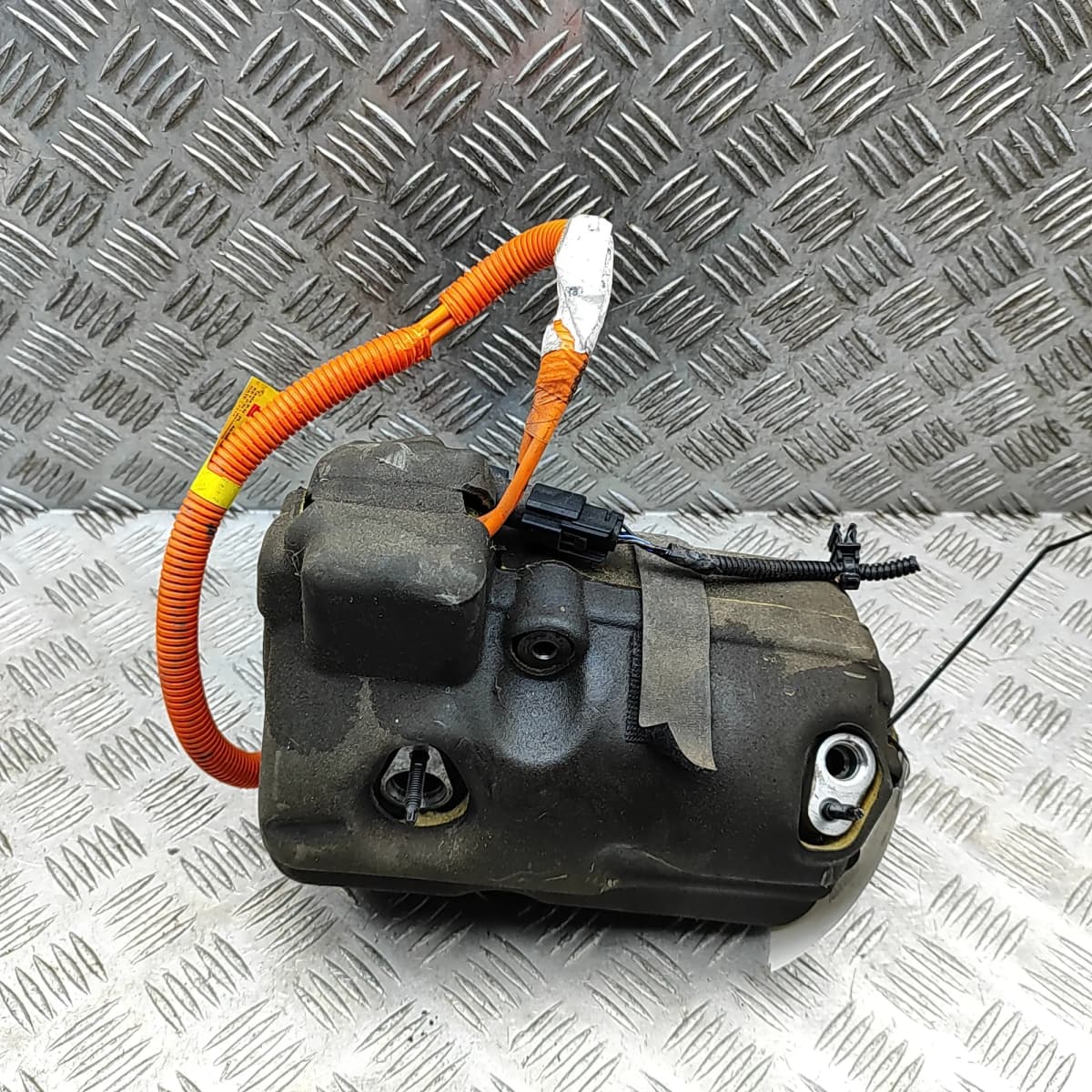TESLA MODEL X Air Condition A/C Pump 1042442-00-I Electricity 568kw 2017