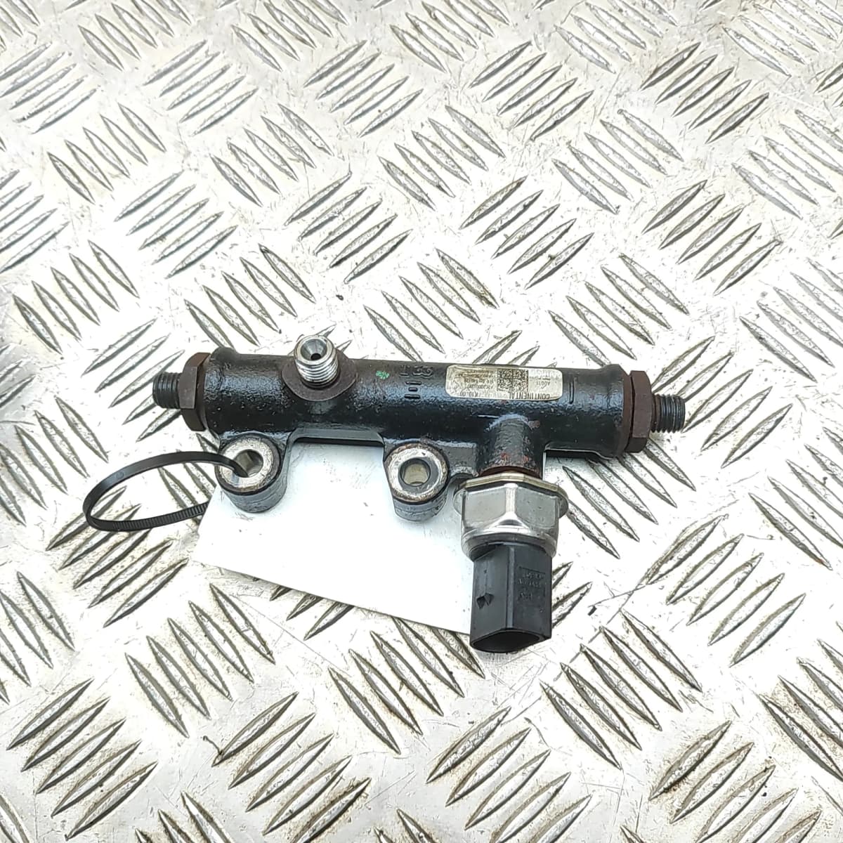 JAGUAR XF X250 Fuel Rail 4R8Q-9C066-AE 2.7 Diesel 152kw 2009 34481258