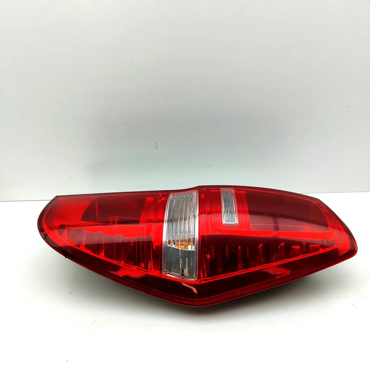 HYUNDAI H-1 Cargo TQ Rear Right Tail Light 92402-4H020 2.5 Diesel 85kw 33788254