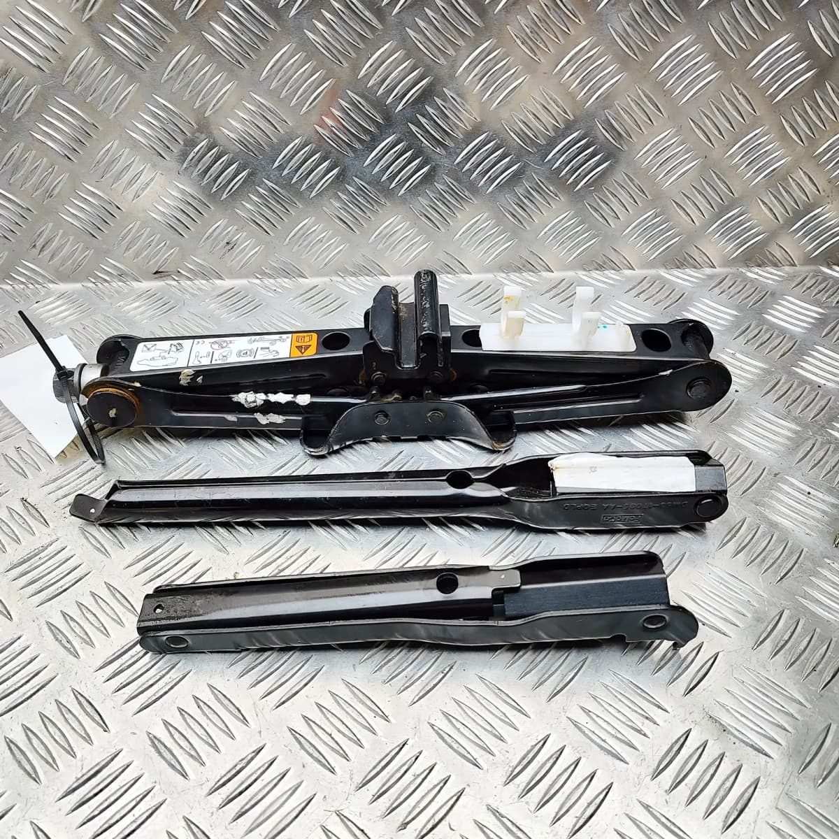 FORD FOCUS MK3 C346 Lift Jack DCP9-17035-AA 2.0 Diesel 132kw 2016 36210045
